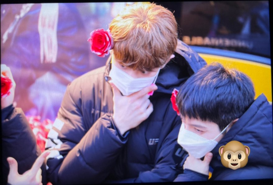 MONKEYEOL_92's tweet photo. 211117 찬열 뮤지컬 커피차 🌛
  
🌹🌹🌹

#찬열아_넌_우리의_메이사야  
#CHANYEOL #찬열 
#EXO #엑소 @weareoneEXO https://t.co/yK7435wmtC