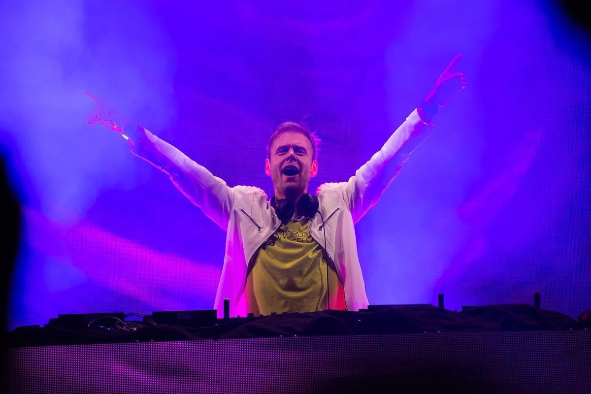 Tiqfun's tweet image. El poder electrónico del @ASOT_FEST_MEX en el Foro Sol liderado por @arminvanbuuren. 
                           
📸: @eric_idalid.  

#arminvanbuuren #asotmexico #asot1000 
#forosol #ocesa #garethemery #gabrielndresden