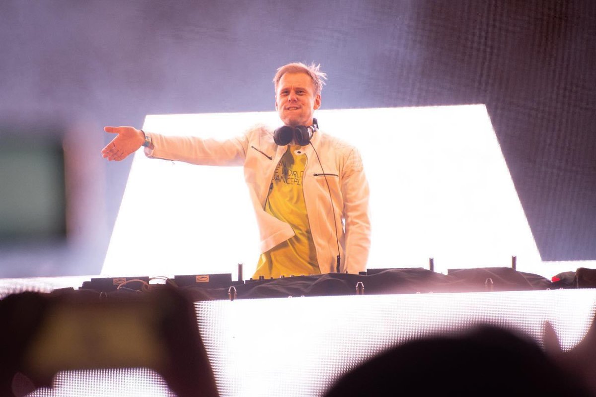Tiqfun's tweet image. El poder electrónico del @ASOT_FEST_MEX en el Foro Sol liderado por @arminvanbuuren. 
                           
📸: @eric_idalid.  

#arminvanbuuren #asotmexico #asot1000 
#forosol #ocesa #garethemery #gabrielndresden