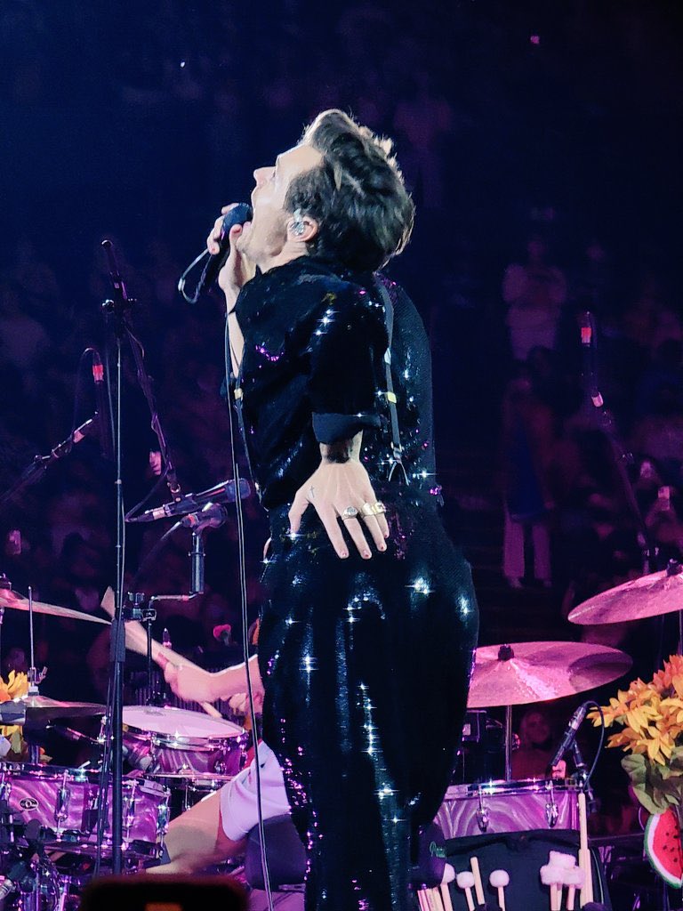 Harry on stage tonight in Los Angeles