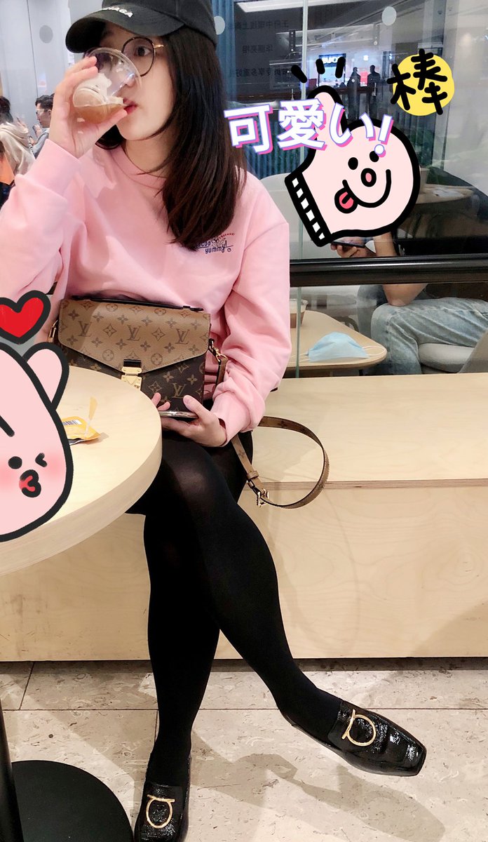 Bix5425rd3IeKwA's tweet photo. 投稿 #眼镜 #眼镜妹 #眼镜娘 https://t.co/urtMrGVAJf