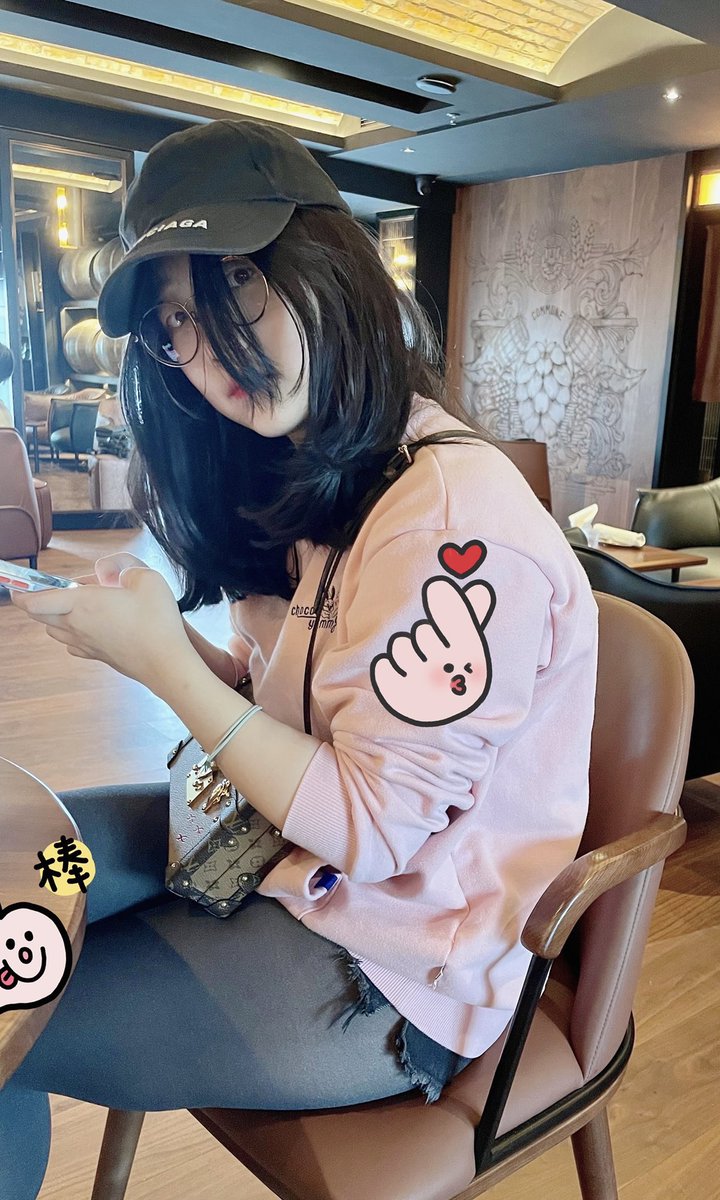 Bix5425rd3IeKwA's tweet photo. 投稿 #眼镜 #眼镜妹 #眼镜娘 https://t.co/urtMrGVAJf