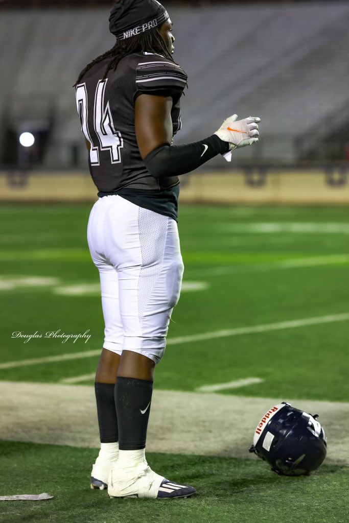 Jamier24Cato's tweet photo. Gave it all I got it wasn’t enough 24 signing out🖤✌🏾 #seniorsznupnext https://t.co/GInv3QJwcv