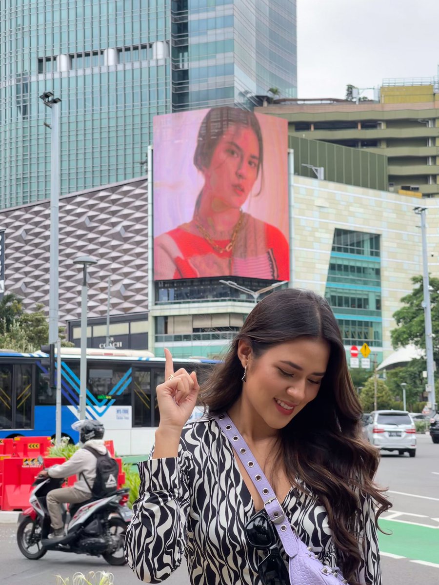 raisa6690's tweet photo. Happy weekend! Ada yg lewatin bundaran HI hari ini? 👀 #Someday https://t.co/hayXLjZkeb