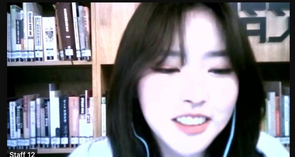 DOES HYEJU HAVE BANGS TOO??