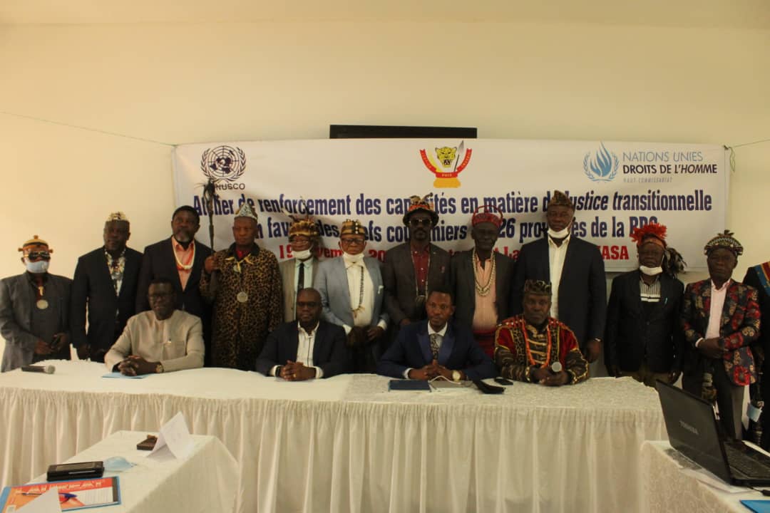 unjhro's tweet photo. #RDC #Kinshasa 10.11.2021 : 50 chefs coutumiers ont pris part à un atelier matière de justice transitionnelle organisé par @unjhro, en collaboration avec le Conseil Supérieur de l’autorité traditionnelle et coutumière, le ministère de l’Intérieur et @droitshumains_M 1/2
@MONUSCO https://t.co/H1VU96jULx