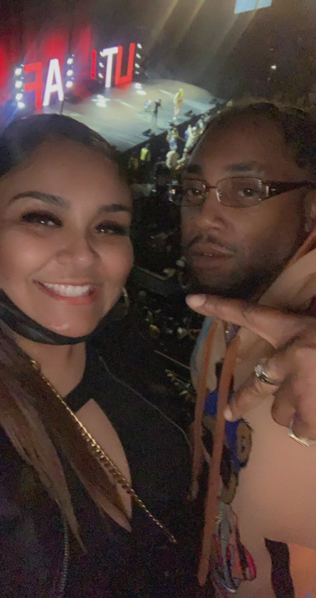 OrganicScorpio's tweet photo. #LitAFTour with my brudder
(heβs single ladies!) https://t.co/32HEvsP4mp