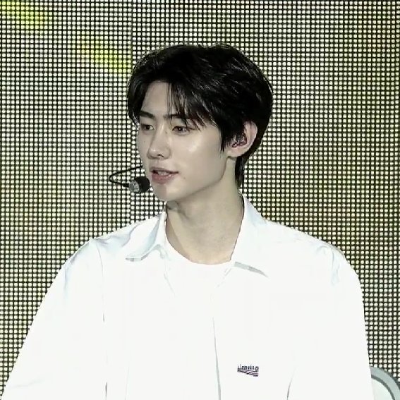 jwnstudio's tweet photo. just look how pretty he is https://t.co/zSXeMK2x4D