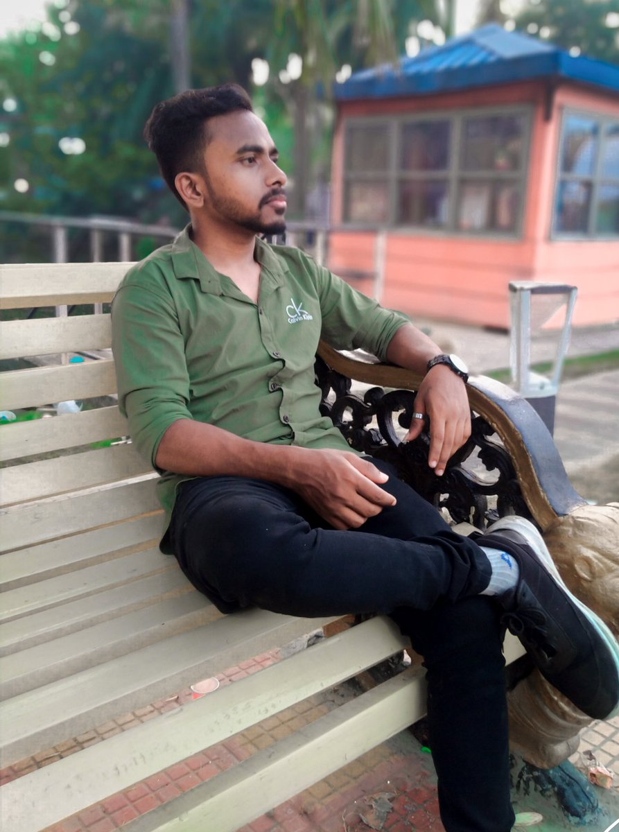 ArtistSourav2's tweet photo. প্রতিটা মানুষই কারো না কারো গল্পের বিরক্তিকর একটি চরিত্র❗
#sourav #souravarts #artistsourav #artist #painting https://t.co/OYu4zZijlU
