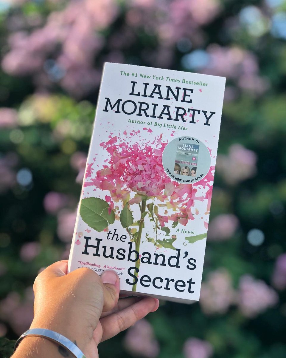 What could this secret be?🤔🤔

#lianemoriarty #lianemoriartybooks #lianemoriarty📚 #lianemoriartyauthor #lianemoriartyfanclub #lianemoriartybook #thehusbandssecret