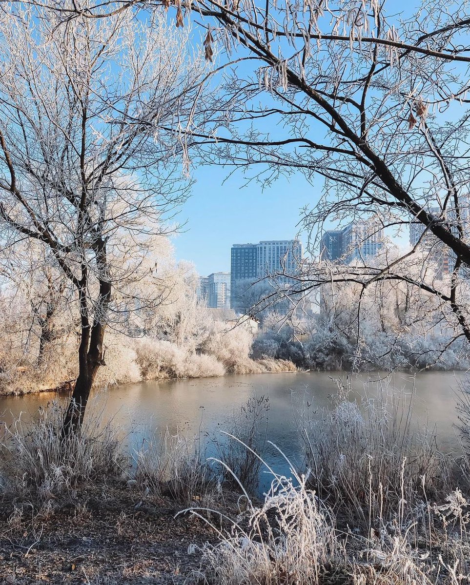 Ukraine's tweet photo. Kyiv on a frosty November morning☃️

📍Kyiv, Ukraine

📸 ig: ekaterinaa_leto https://t.co/NQGOsq3b49