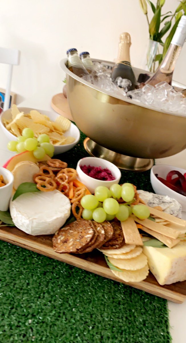 themikeycole's tweet image. Saturday nights are for Taylor Swift playlists &amp;amp; platters #TaylorSwiftRed #TaylorSwiftNight