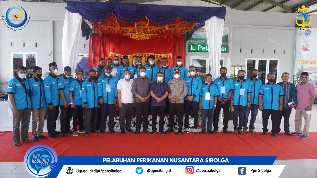 ppnsibolga1's tweet photo. (20/11) PPN Sibolga memfasilitasi kegiatan Kenduri Laut yg di laksanakan STM Nelayan Bersatu serta pemberian santunan sosial kepada anak yatim piatu
#MenteriKelautanPerikanan 
#MenteriTrenggono 
#SaktiWahyuTrenggono 
#MenteriKKP 
#KKPRebound 
#BanggaJadiNelayan 
#HorasPPNSibolga https://t.co/dW7hkMzf2g