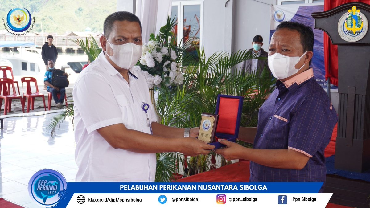 ppnsibolga1's tweet photo. (20/11) PPN Sibolga memfasilitasi kegiatan Kenduri Laut yg di laksanakan STM Nelayan Bersatu serta pemberian santunan sosial kepada anak yatim piatu
#MenteriKelautanPerikanan 
#MenteriTrenggono 
#SaktiWahyuTrenggono 
#MenteriKKP 
#KKPRebound 
#BanggaJadiNelayan 
#HorasPPNSibolga https://t.co/dW7hkMzf2g