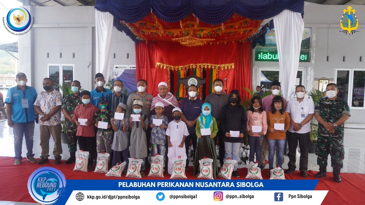 ppnsibolga1's tweet photo. (20/11) PPN Sibolga memfasilitasi kegiatan Kenduri Laut yg di laksanakan STM Nelayan Bersatu serta pemberian santunan sosial kepada anak yatim piatu
#MenteriKelautanPerikanan 
#MenteriTrenggono 
#SaktiWahyuTrenggono 
#MenteriKKP 
#KKPRebound 
#BanggaJadiNelayan 
#HorasPPNSibolga https://t.co/dW7hkMzf2g