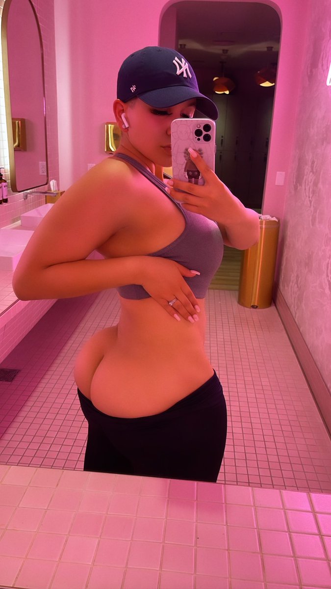 stephmurves's tweet photo. Workout with me 💦 
Click the link below ⤵️ https://t.co/CNAyhtwlDz
