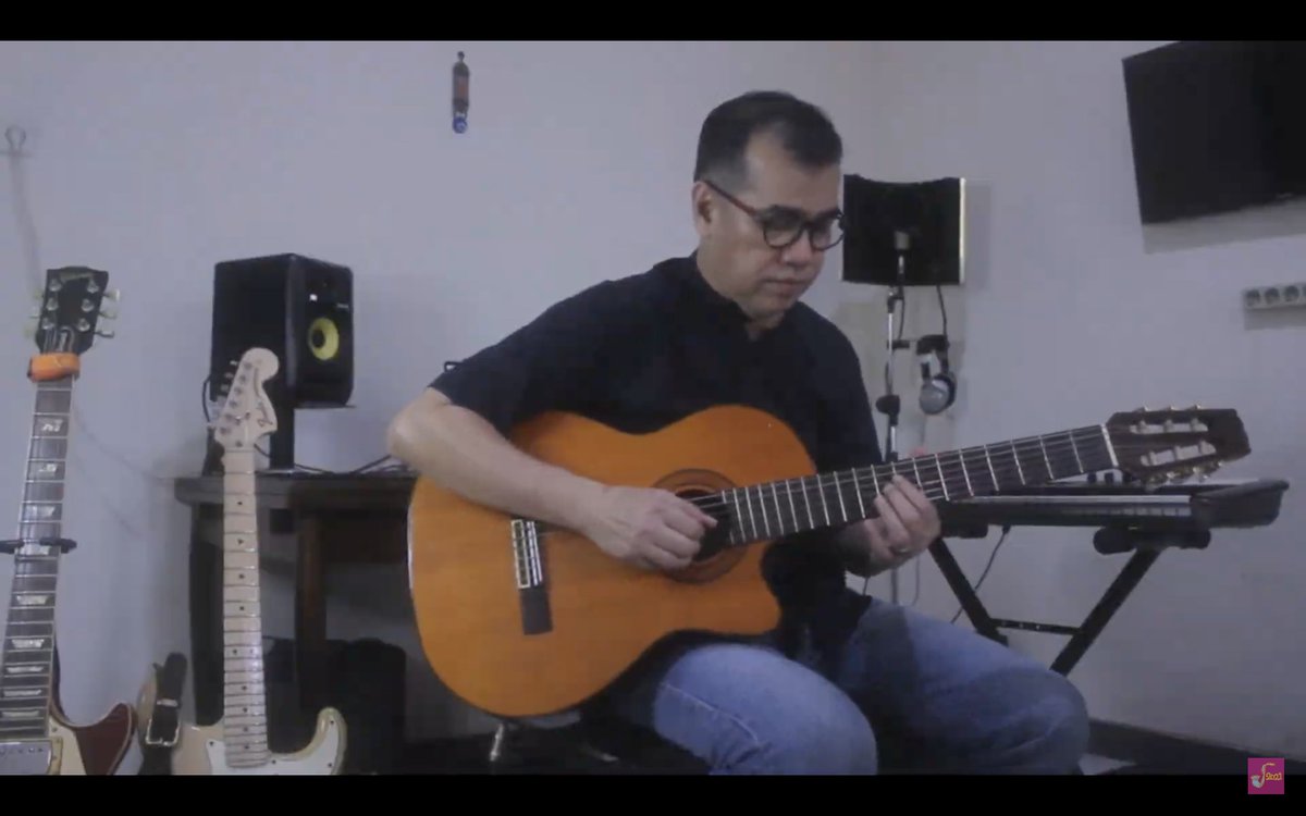 #SedangKlothekan di Panggung Saras, Deni Poloandri dari <a href="/paljazzcom/">IG : @paljazzcom</a>. Tonton secara daring di website Ngayogjazz ngayogjazz.com atau kanal YouTube Ngayogjazz.