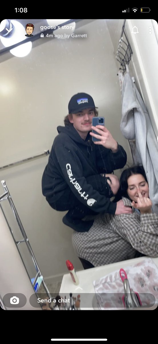 fleetwood_meg_'s tweet photo. This is why the line for the bathroom at parties is so long smh https://t.co/6YcNtP4oVL