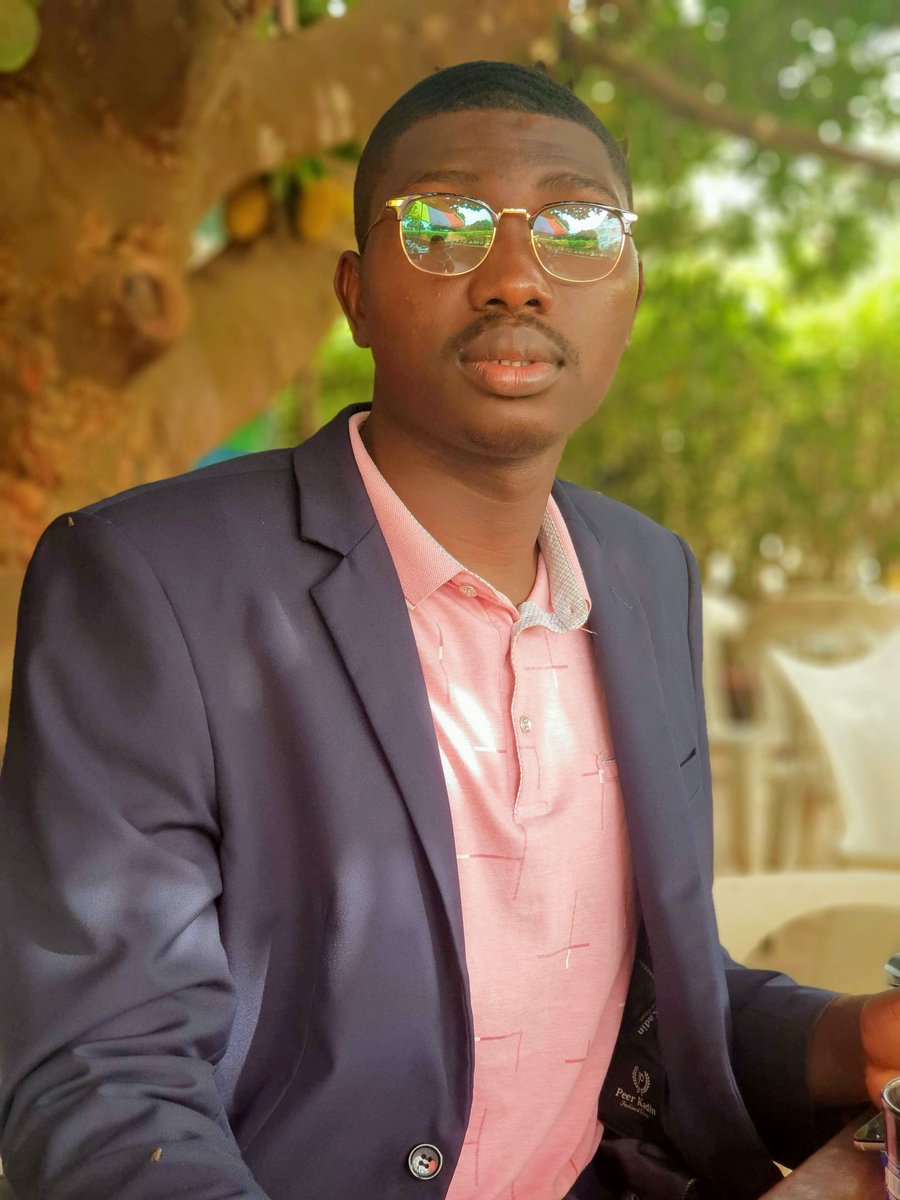 Dans l'esprit de certains individus, 
La politique c'est l'art de contourner les obstacles et de réduire les problèmes en marge des exigences fondamentales de l'évolution lorsque les résultats ne se font pas à leur profit exclusif.
#ViveLaNAG
#ViveL_Alternance