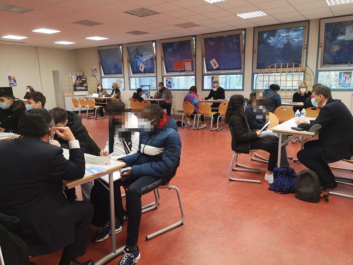 ClgFlamel's tweet photo. Une semaine de l'orientation qui s'achève par le forum des métiers et des formations pour les 4°et 3°. Merci aux intervenants et lycées @LyceePissarro @pevosny  @LyceeJeanPerrin @LPDUVEXIN @lyceeescoffier @Guibox1972 pour leur présence ainsi qu'aux équipes pour leur mobilisation. https://t.co/3AJMYfs5Kq