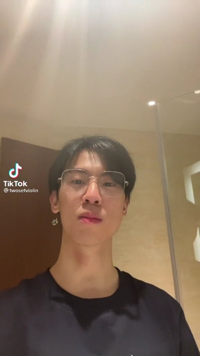twosetzoo's tweet photo. WHAT TJE FUCKING FUCK https://t.co/81bboUbssU