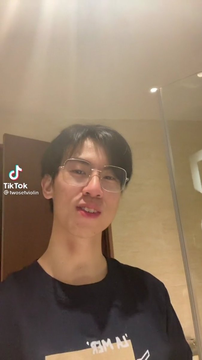 twosetzoo's tweet photo. WHAT TJE FUCKING FUCK https://t.co/81bboUbssU