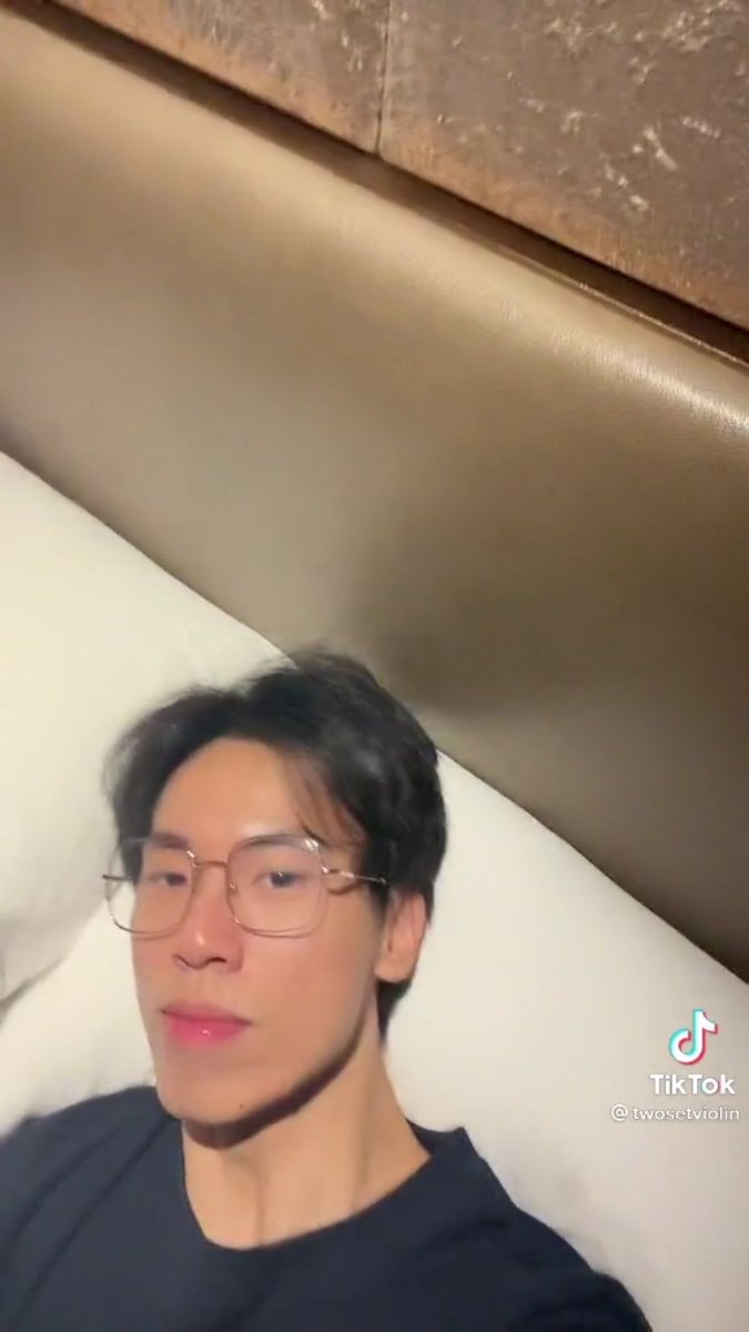 twosetzoo's tweet photo. THE AUDACITY  TO BE LIKE THSI+?+*×** LAWD GOD HRLP MEE https://t.co/QOMvLDhBIk