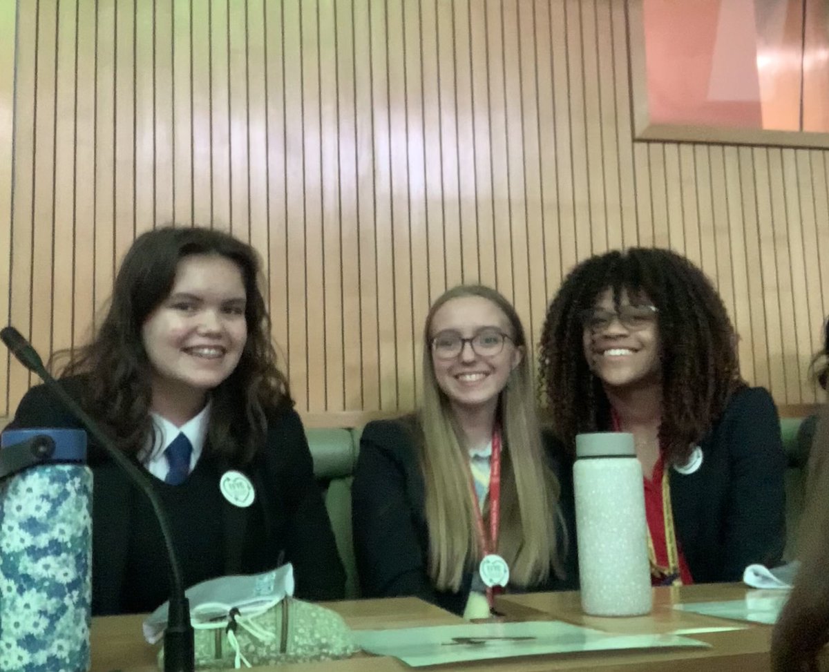 RodingValleyHS's tweet photo. Our students had a fantastic day yesterday with @eppingyc &amp; @eppingforestdc debating #ClimateChange https://t.co/PvrHwpHRr2