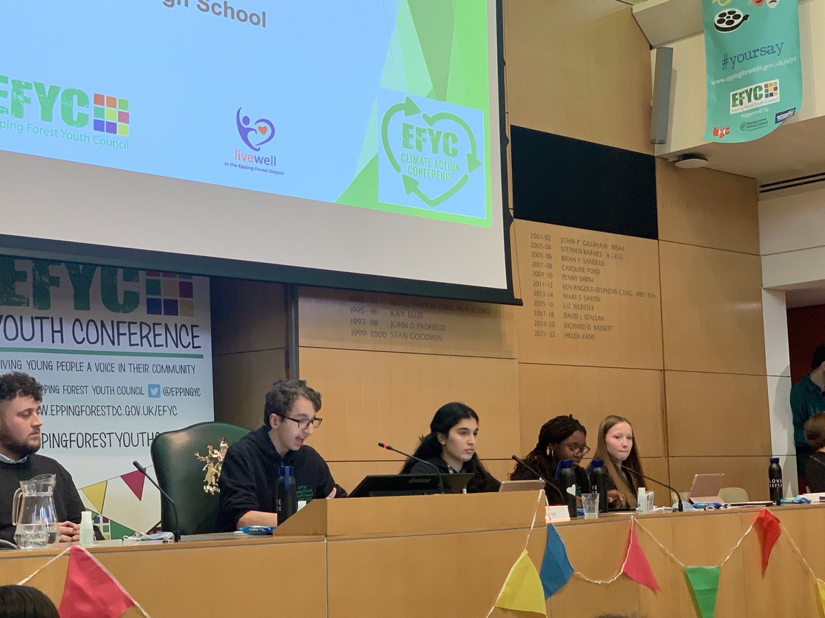 RodingValleyHS's tweet photo. Our students had a fantastic day yesterday with @eppingyc &amp; @eppingforestdc debating #ClimateChange https://t.co/PvrHwpHRr2