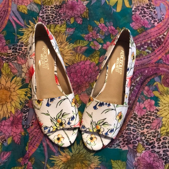 SproutSoup's tweet photo. So good I had to share! Check out all the items I'm loving on @Poshmarkapp #poshmark #fashion #style #shopmycloset #nautica #aerosoles: https://t.co/gmmZs2S1iG https://t.co/MYM2bJdRr0