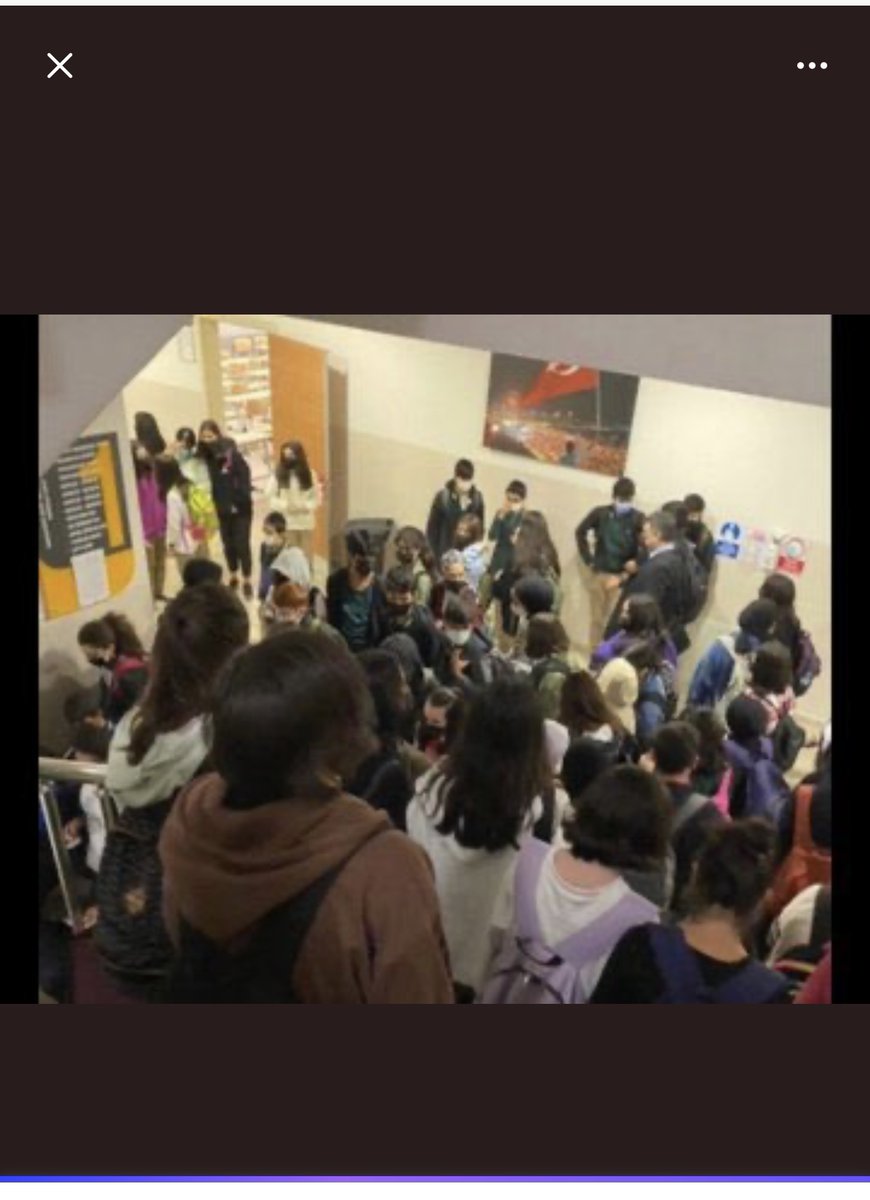 Virüs yuvası okullara tıkadınız bizi hocalar online eğitimde de slaytları çok güzel okuyordu evimizde güvenle dinliyorduk <a href="/erolozvar/">Erol Özvar</a>  #MebYökOnlineEğitimHakkımız