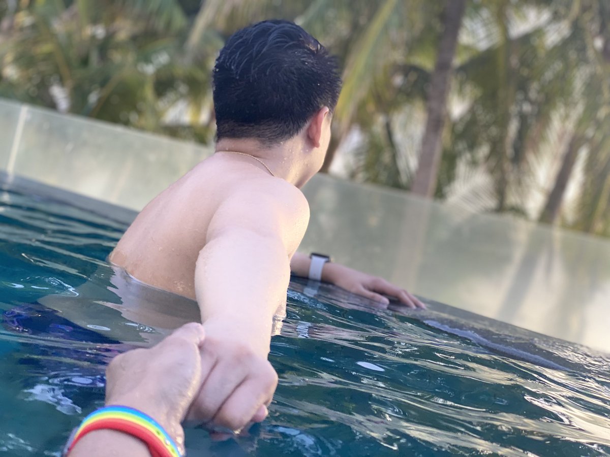 duhbitchycode's tweet photo. Here’s to getting wiser and having no more star-crossed romancing. No more dog sniffing. We all have solid deal breakers and yes, the bad boy should really be passé by now. (Bonus: Your parents + sis like me as much as #ILYSB @_Iamthelastdino.😘) https://t.co/hIEmygQmmQ