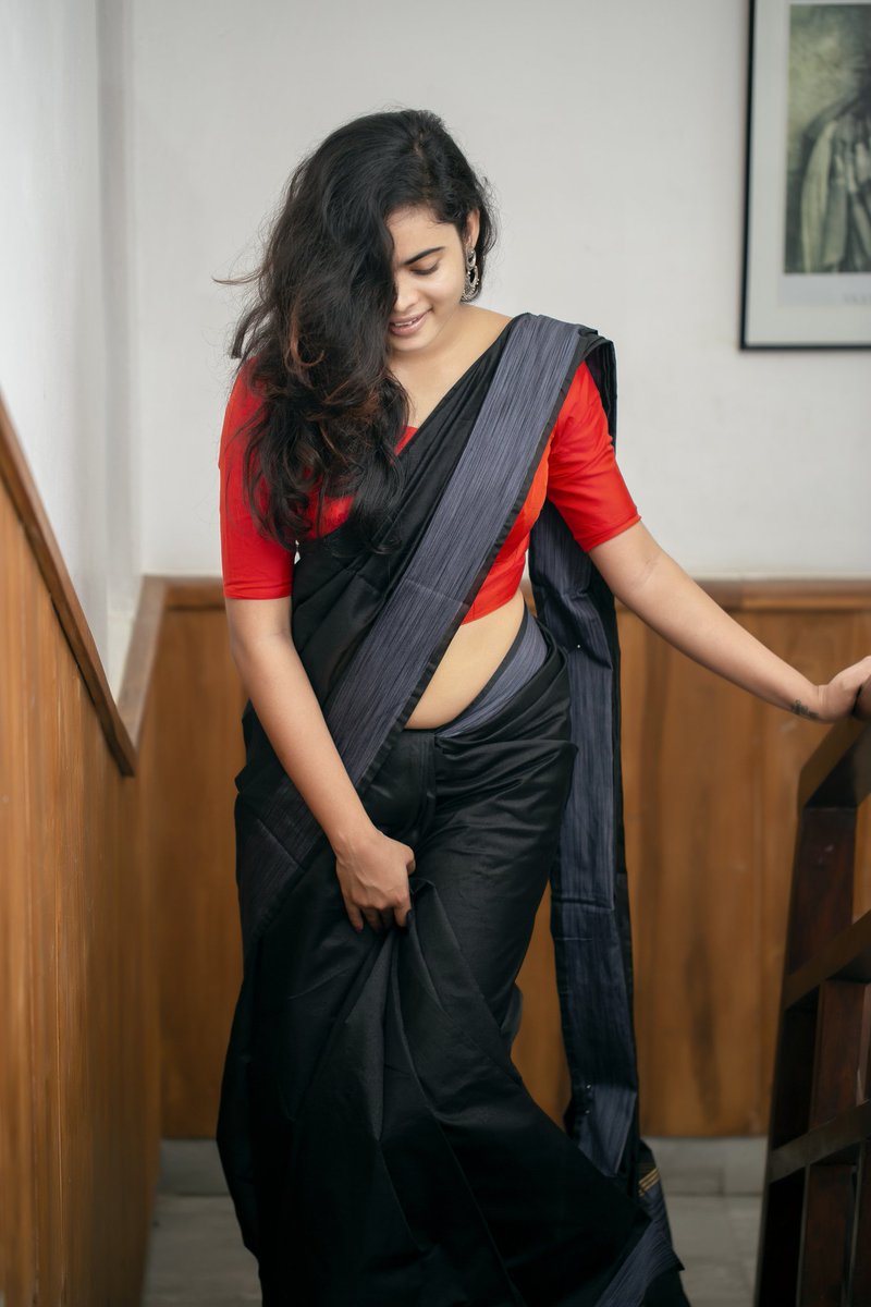 Poorvikaactress's tweet photo. Wear a saree, give them a reason to stare.
#postoftheday #photooftheday #poorvikarasasingam #poorvika #sareeblousedesigns #sareepic #fff #lfl #blacksaree @saree_blouse_ideas @sl_saree_lovers https://t.co/Gyu3YLBzfl