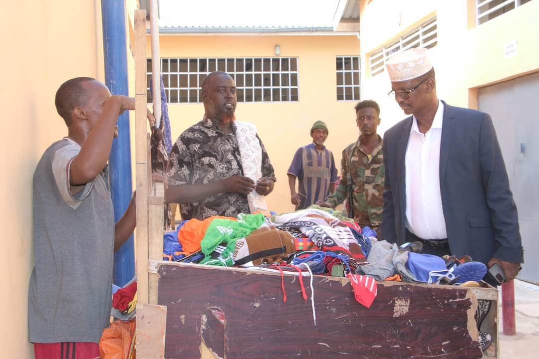 Today I inspected newly rehabilitated markets in #Kismayo meant to accommodate street vendors to trade. Appreciations to the district officials, the security agencies and the local communities for their cooperation.