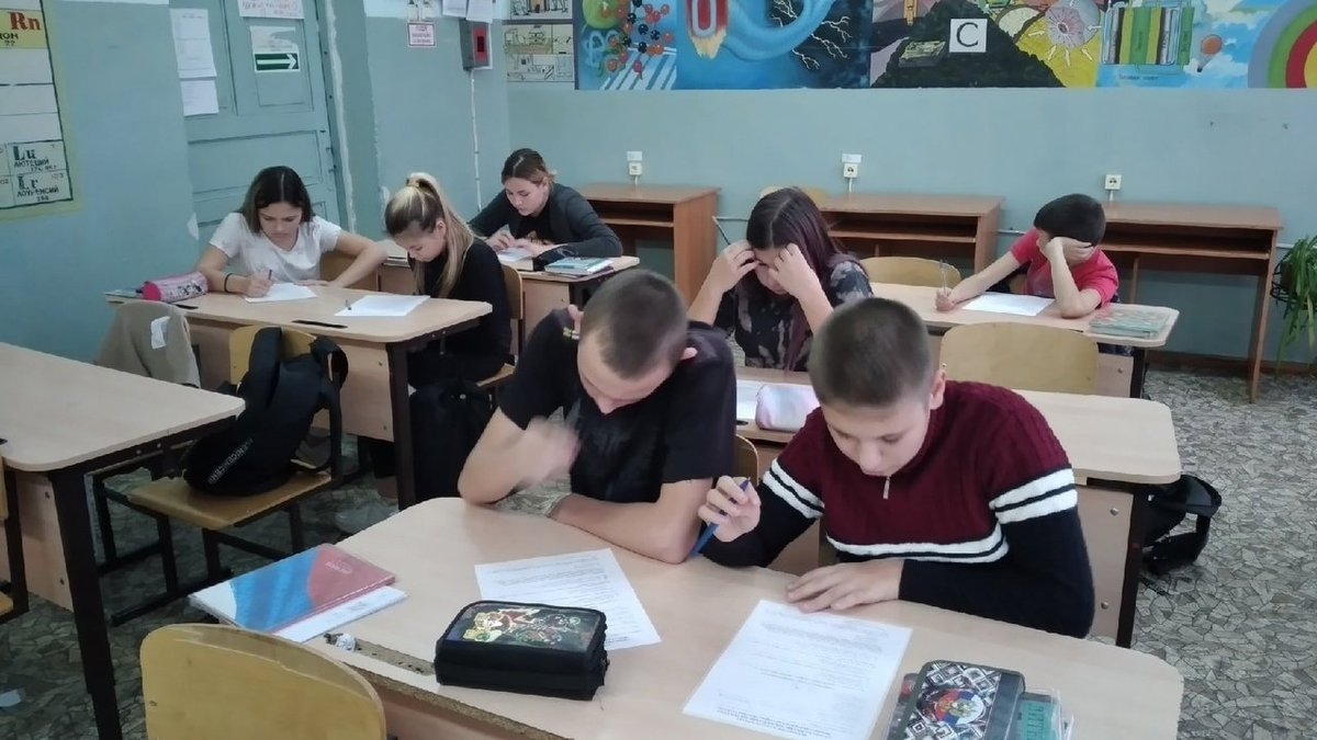 18 ноября шестиклассники Приволжья приняли участие во Всероссийской Олимпиаде «Символы России. Космические достижения».Не все смогли полностью ответить на 10 вопросов, но тем не менее, ребята ещё раз обратились к теме космонавтики, получив таким образом дополнительные знания.