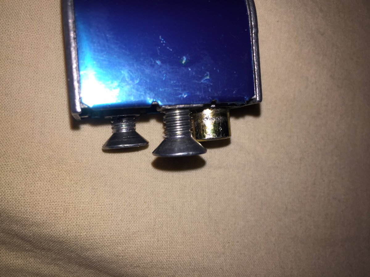 <a href="/ItalikaOficial/">ITALIKA</a> <a href="/Profeco/">Profeco</a> Italika revisa tus diseños y materiales de tus motos mi FT150 2021 por lo que veo  se le fue zafando un tornillo del seguro de volante y al dar vuelta el tornillo actuó como seguro del volante y ocasiono tuviera un accidente cayendo al suelo yo y mi hija