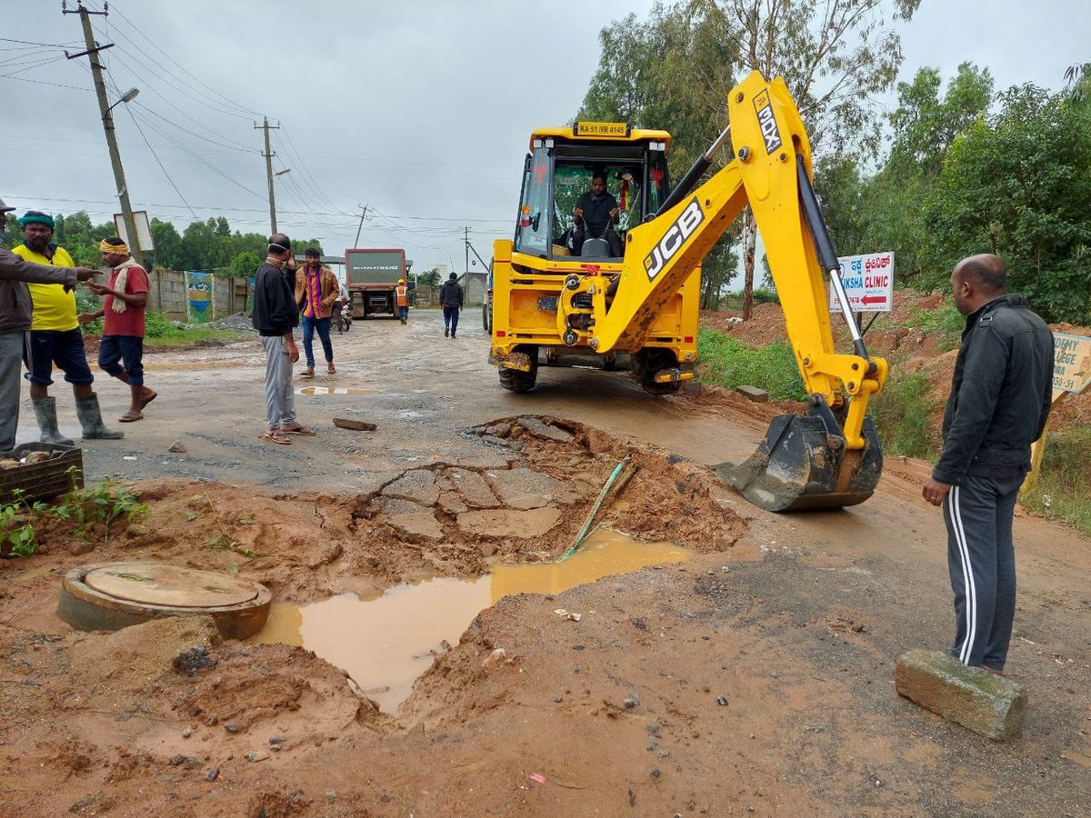 CivicOp_india's tweet photo. This is fixed with a wet mix within 24hrs. Thanks, @chairmanbwssb, @ACTFibernet, @airtelindia, Panchayath, and residents for working as a team. When entire Banglore is facing a crisis. This Govt, private, and citizens participation is exemplary .@JManjunathIAS @lkatheeq https://t.co/cPzpMLLiiJ