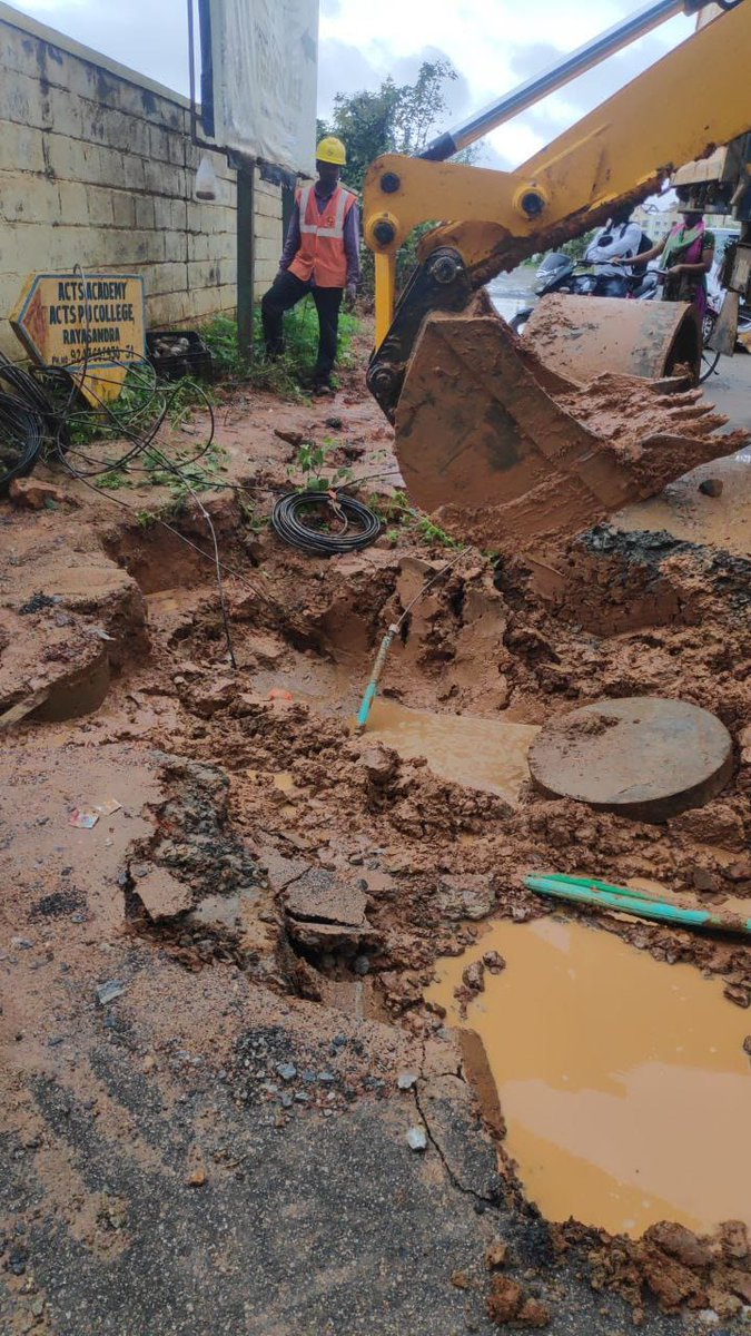 CivicOp_india's tweet photo. This is fixed with a wet mix within 24hrs. Thanks, @chairmanbwssb, @ACTFibernet, @airtelindia, Panchayath, and residents for working as a team. When entire Banglore is facing a crisis. This Govt, private, and citizens participation is exemplary .@JManjunathIAS @lkatheeq https://t.co/cPzpMLLiiJ