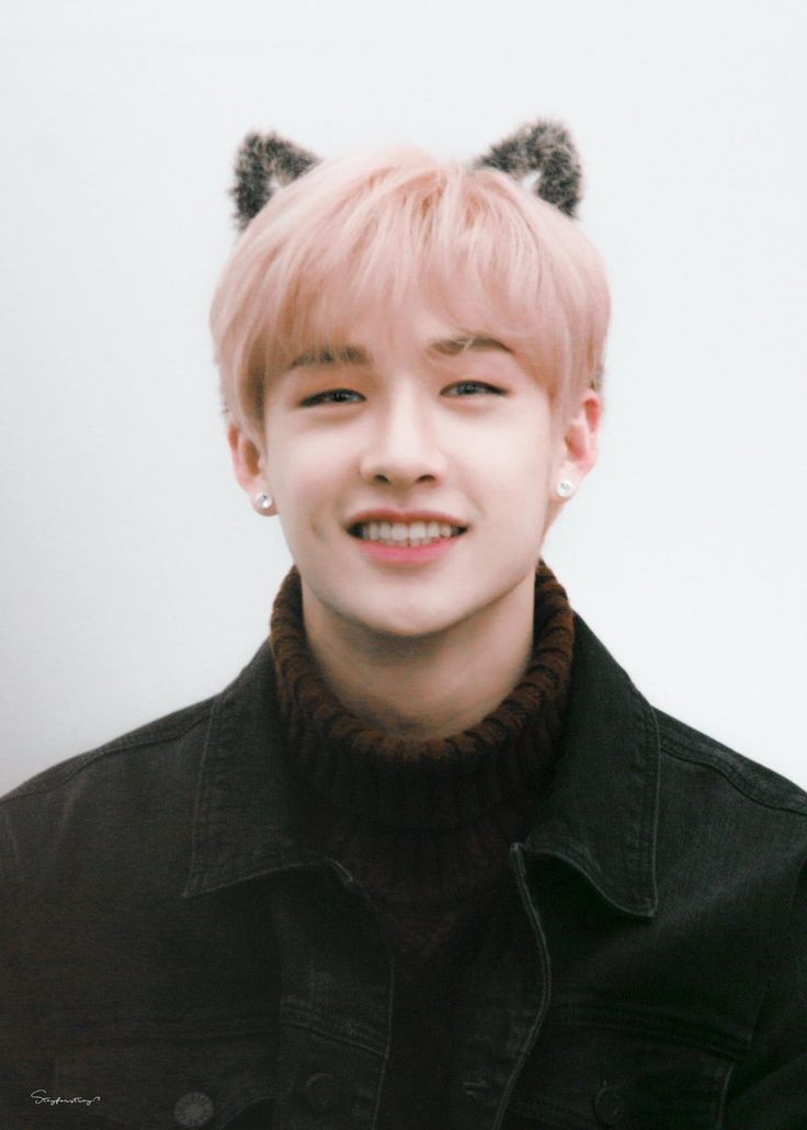 Just looking at his smile makes me want to move on.
Words cannot convey how I love our best, cute, beautiful, talented baby Chan 😭💛💛
#weloveyouchan