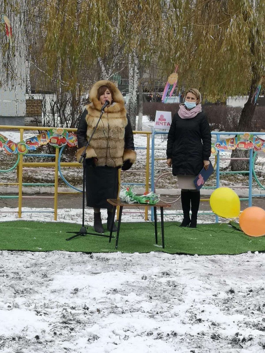 dotgl3's tweet photo. 19.11.2021 года в детском саду 33 "Мечта" состоялось торжественное открытие адаптивной спортивно-игровой площадки "Наши глазки не болят,за здоровьем все следят!"Площадка установлена благодаря успешному участию детского сада в конкурсе социально-культурных инициатив "Химия добра". https://t.co/UrXBjxgeEF