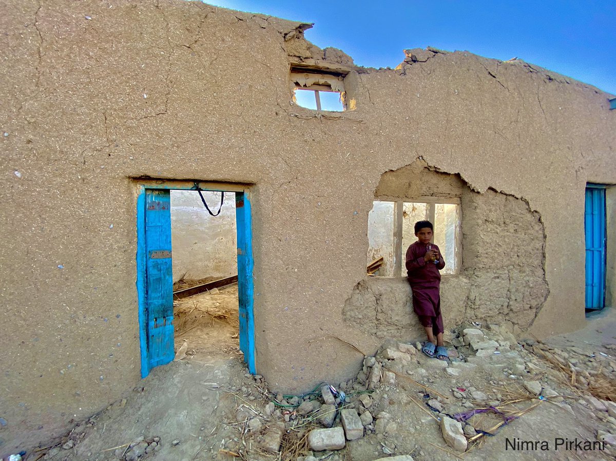 nimra_pirkani's tweet photo. 20th Nov is marked as #WorldChildrensDay n I dedicate this day to all the Children of #Balochistan who've always been subjected to suffer n have been kept neglected by the authorities.These lil' human beings r tough n can find ways to survive, no matter what hardship comes ahead. https://t.co/jFmzbho1Kh