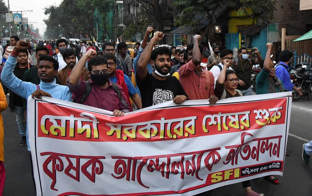 MayukhDuke's tweet photo. Farm law jhanki hain
NEP aab baki hain.

Victory rally of SFI in different corners of country.

#FarmLawsRepealed #RejectNEP #BanNEET https://t.co/ngTrw4wJnT