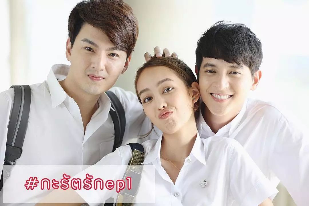 JamesJiFC's tweet photo. เพื่อนซี้เค้าเป็นกันแบบไหน? 20.20 น.คืนนี้พวกเราจะเป็นให้ดู📍 #ไอ่โบ้อัญญา 
#กะรัตรักep1 #กะรัตรัก #AreWeAlright? 
#ช่อง3กด33 
#goodfeelingtv3 
#เจมส์จิรายุ #เจมส์ภูริพรรธน์ 
#แก๊ปชนกสุดา #jirayu_jj #james_vejvongsatechavat #gappp 
Cr.@shebee_ipr https://t.co/t3eERBX1yk