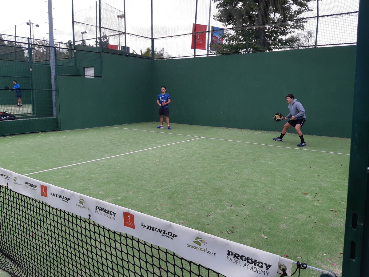 AndAerospace's tweet photo. La semifinal de segunda categoría la juega el equipo rojo integrado por #Airgrup vs. El equipo negro integrado por @Deloitte #Atexis, #Studec #Cubicoff y @FADA_CATEC https://t.co/2Tu0QPoZ44