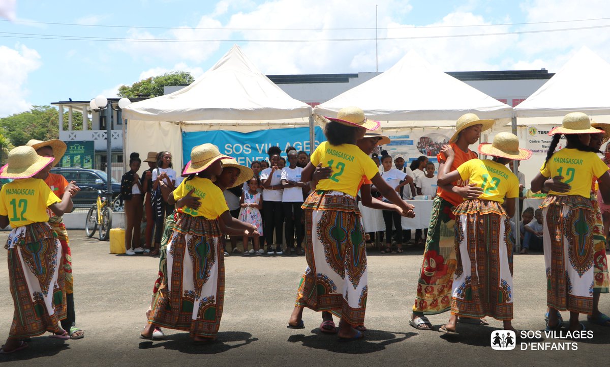 SOSCVMadagascar's tweet photo. #WorldChildrensDay La Journée Internationale des droits de l'enfant dans la Région Atsinanana a été marquée par la tenue du forum régional de #plaidoyer en faveur des droits de l’enfant organisé par le projet #QUAPEM (Qualité de l’Accueil en Protection de l’Enfance à Madagascar). https://t.co/Whh5Bhj5nP