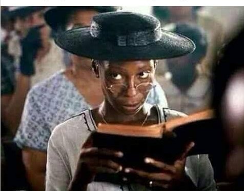 kaxy250's tweet image. Rwandan tiktokers pretending they didn&apos;t see the #SantoriniChallenge like: