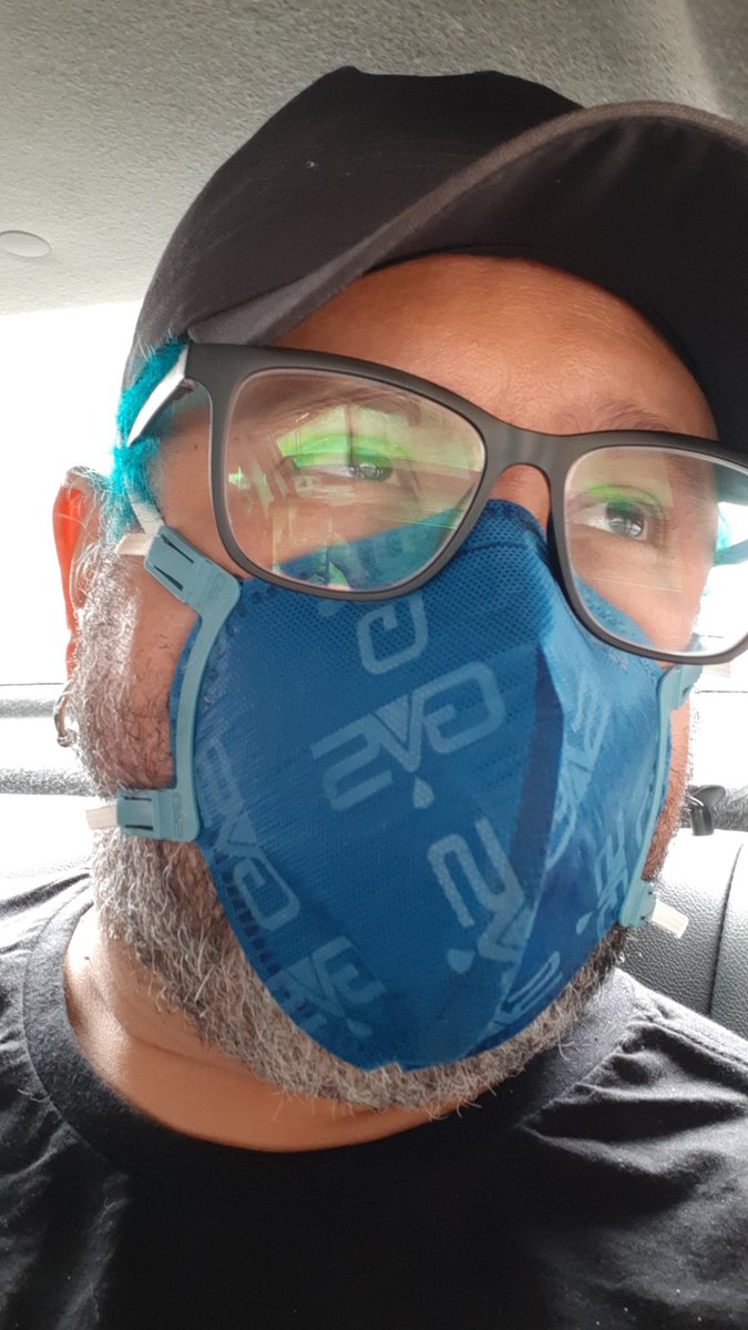 gontafelix's tweet photo. Fingindo sabedoria com um monte de reflexo nós óclo e máscara
#UBERSELFIE https://t.co/kFBmU5w058