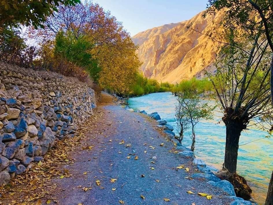 VisitAFG's tweet photo. Afghanistan local areas are so beautiful with auntum season 🍂 https://t.co/GzD5kzlJ0H