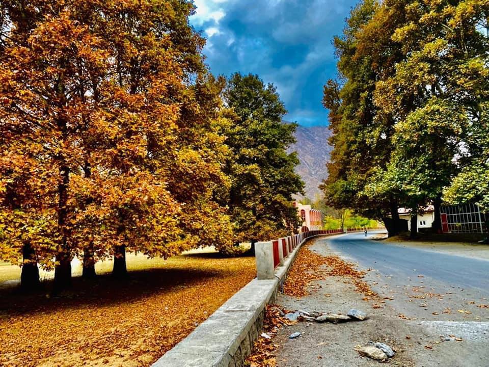 VisitAFG's tweet photo. Afghanistan local areas are so beautiful with auntum season 🍂 https://t.co/GzD5kzlJ0H