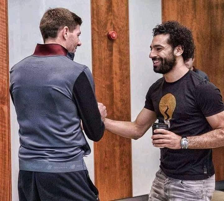 AnnieHarte21's tweet photo. Anyone not following @JasonLFC1979 is missing out. Highly recommend giving Jay a follow👌He'll follow all Reds back #retweet 😊
Love this pic, two #LFC legends 👏👏 https://t.co/YoWGyiLfqc